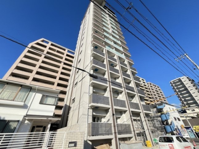 【広島市中区西白島町のマンションの建物外観】