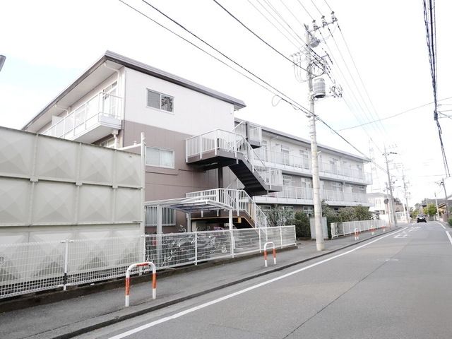 相模原市中央区東淵野辺のマンションの建物外観