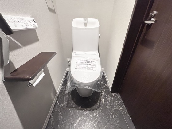 トイレ　温水洗浄便座