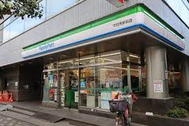 コンビニ　ファミリーマート中目黒駅前店（コンビニ）まで147m