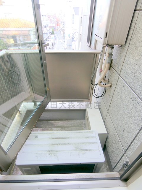 バルコニー　バルコニー？室外機置場