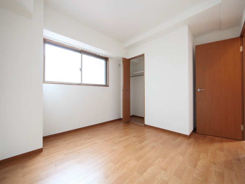 収納　洋室6.5帖　クローゼット付（収納充実してます）