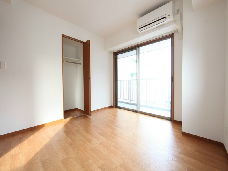 バルコニー　洋室6帖　クローゼット付（収納充実してます）