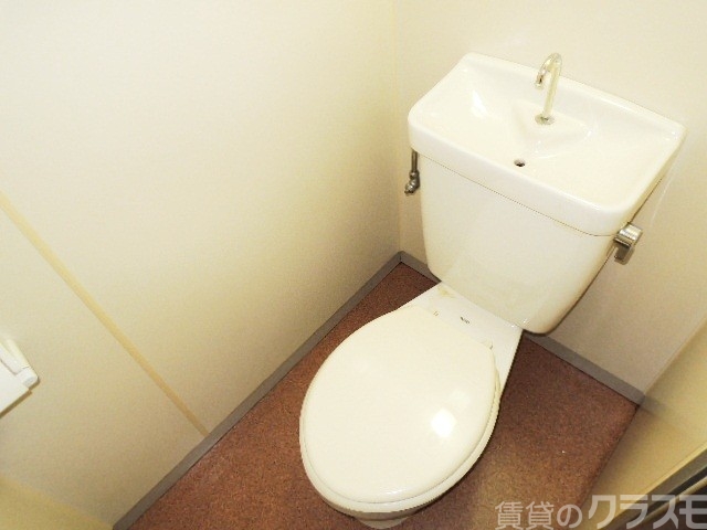 トイレ　セパレートタイプのお部屋になります。