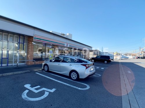コンビニ　セブンイレブン 刈谷一里山町店（コンビニ）まで645m