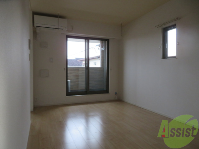 居室・リビング　１１．９帖の洋室は棚も付いております。