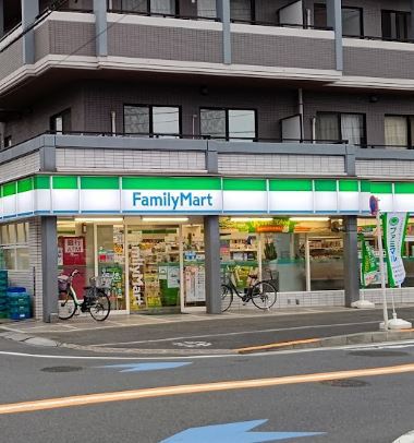 コンビニ　ファミリーマート大森南店（コンビニ）まで296m