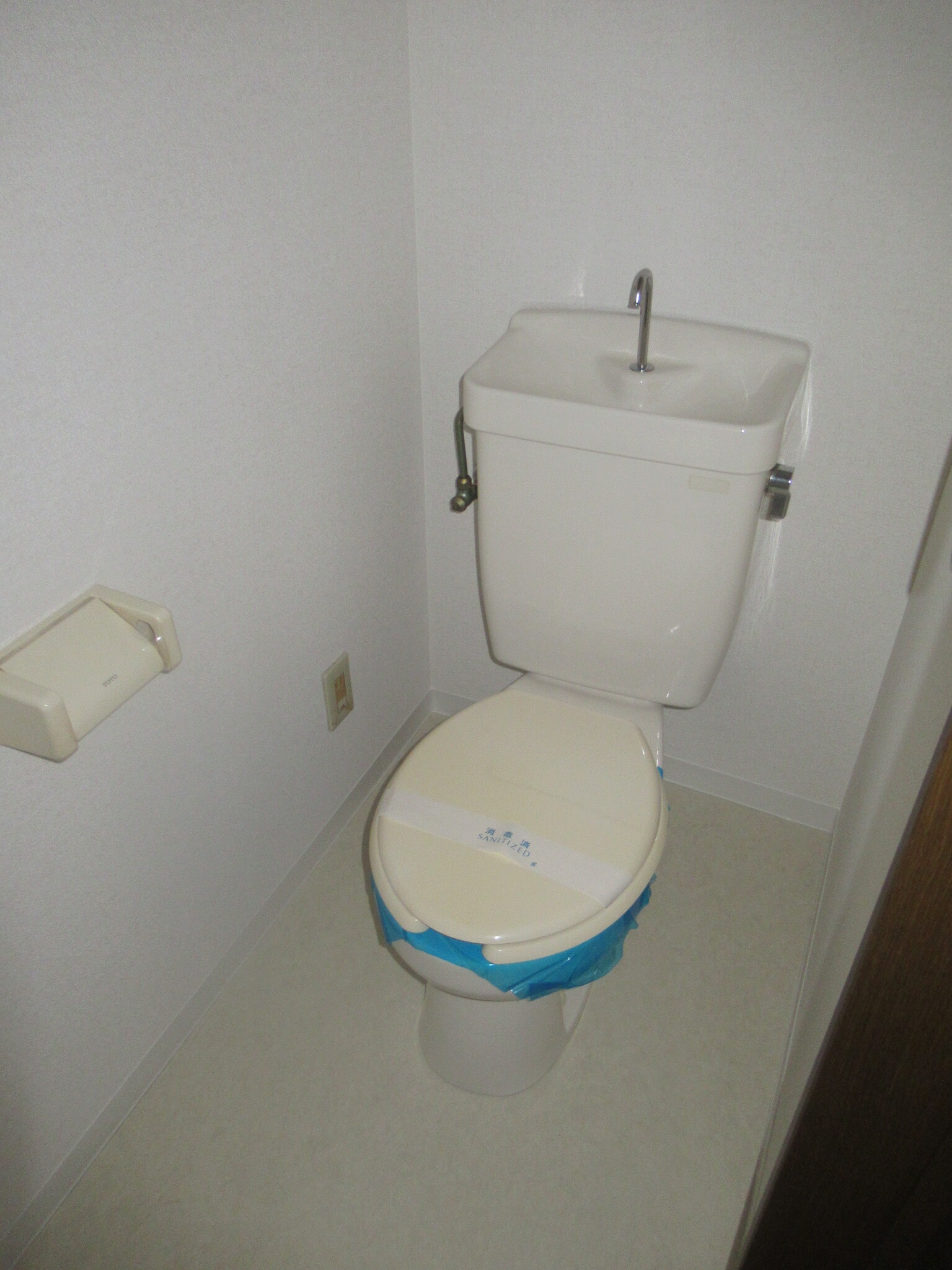 京急本線 大森町駅 徒歩7分 2階建 築34年のトイレ写真