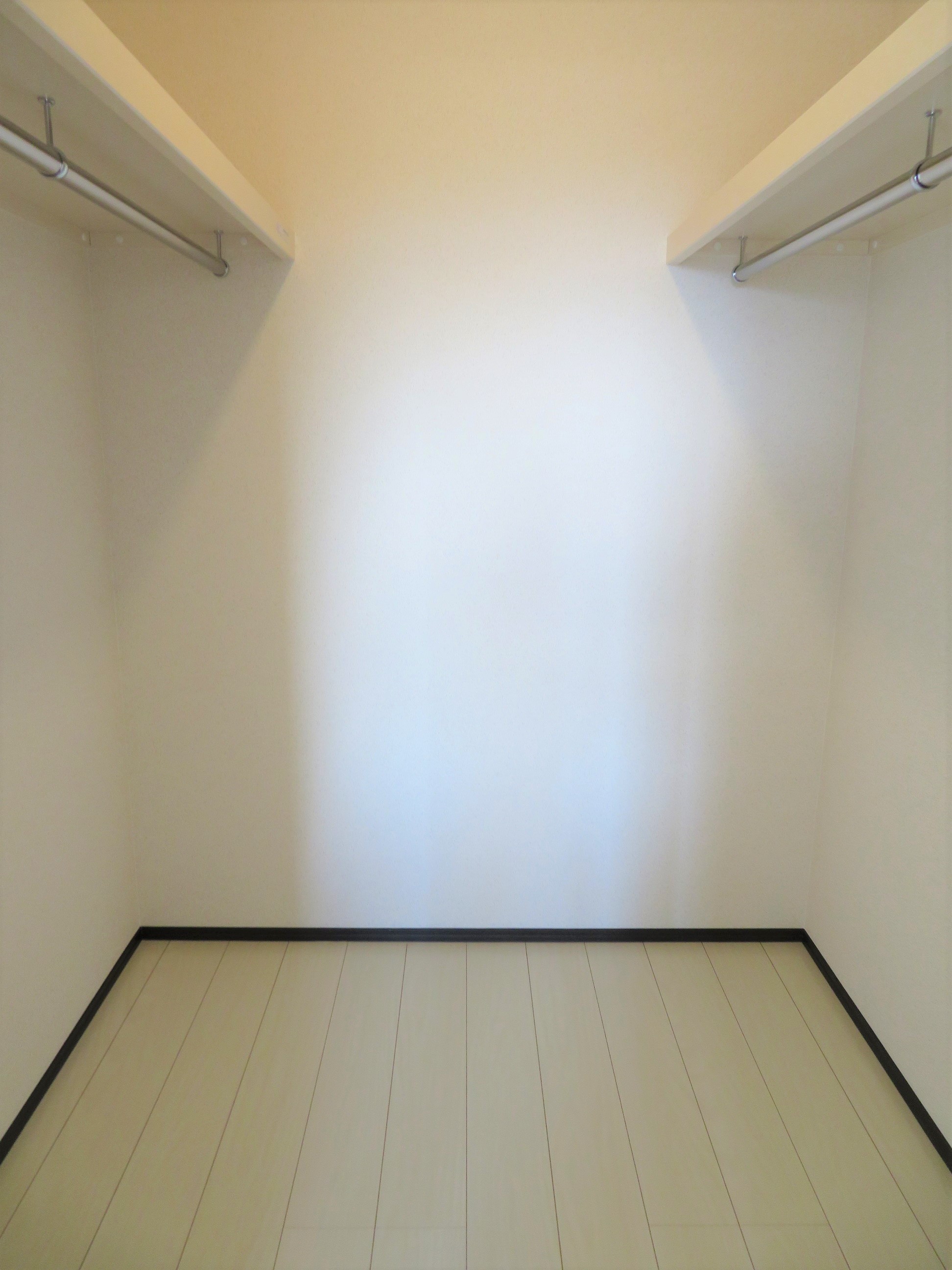 収納　ウォークインがあると、お荷物が多い方でも安心ですね！