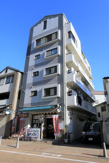 松山市大街道のマンションの建物外観