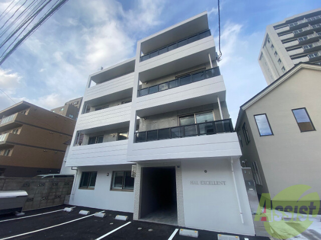 【札幌市中央区南四条西のマンションの建物外観】
