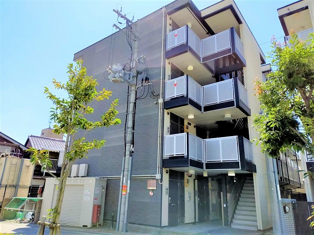 大阪市東淀川区東淡路のマンションの建物外観