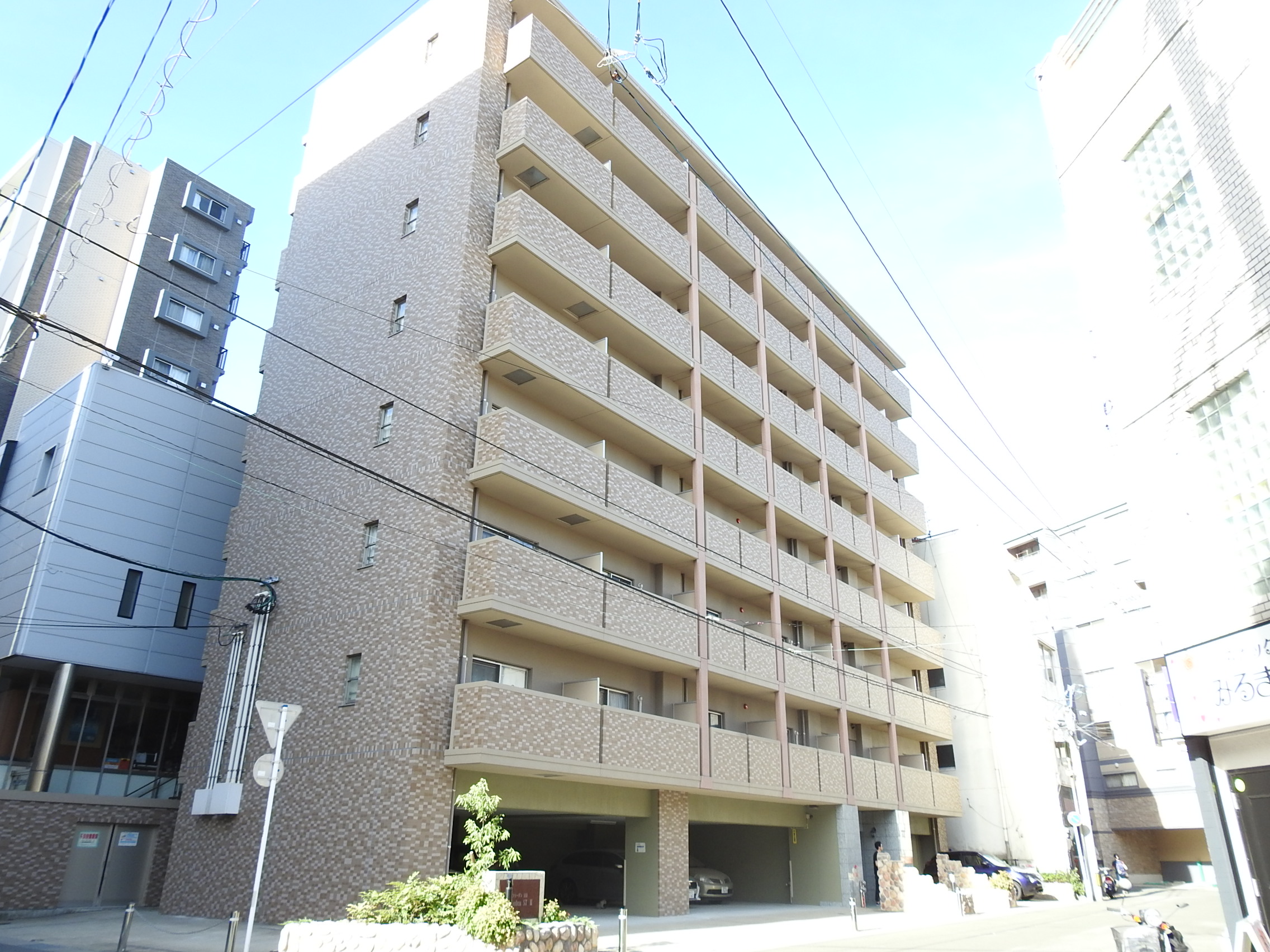 【長崎市浜口町のマンションの建物外観】