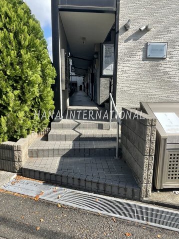 【流山市南流山のマンションのエントランス】