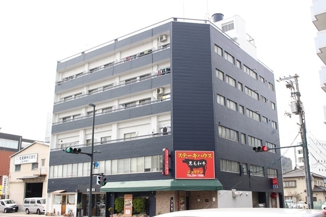 【広島市西区中広町のマンションの建物外観】