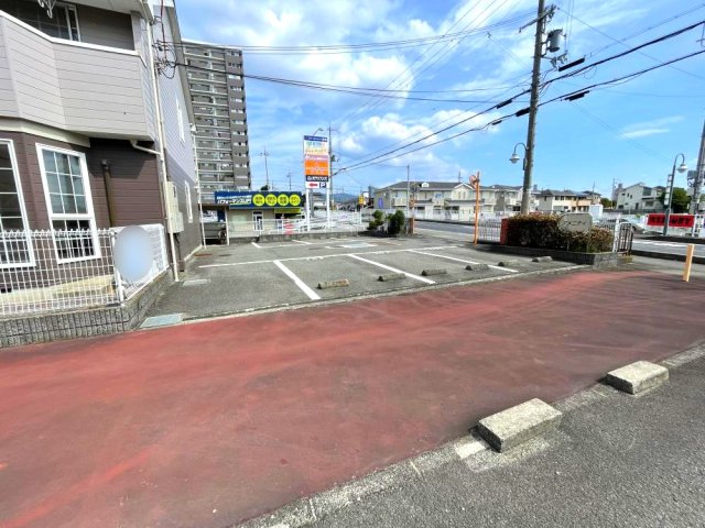 【岩出市相谷のアパートの駐車場】