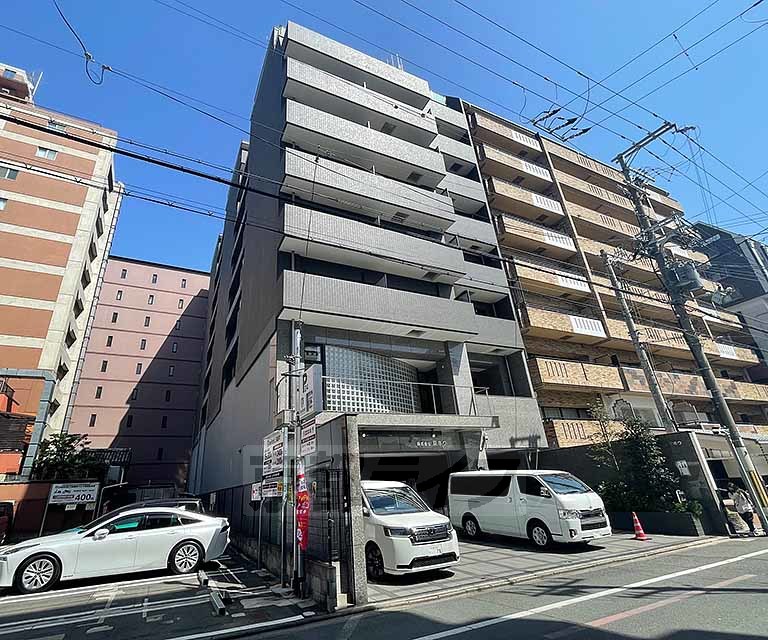 京都市中京区烏帽子屋町のマンションの建物外観