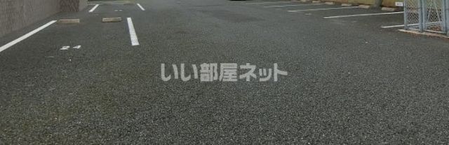 【スカイマンション　Ｅの駐車場】