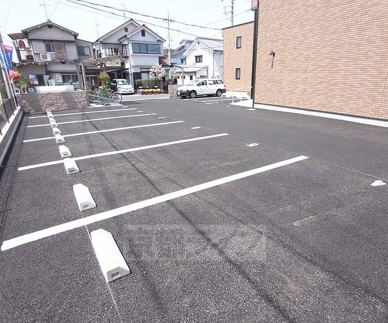 【レオネクスト宇治大久保の駐車場】