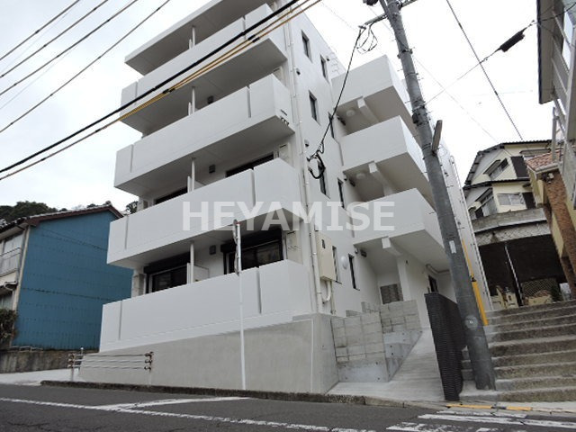 【長崎市出雲のマンションの建物外観】