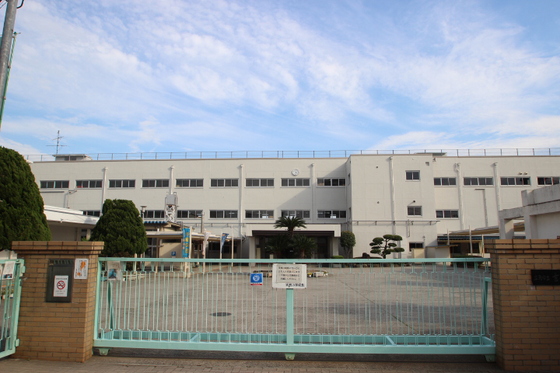 吉島パークマンションの小学校