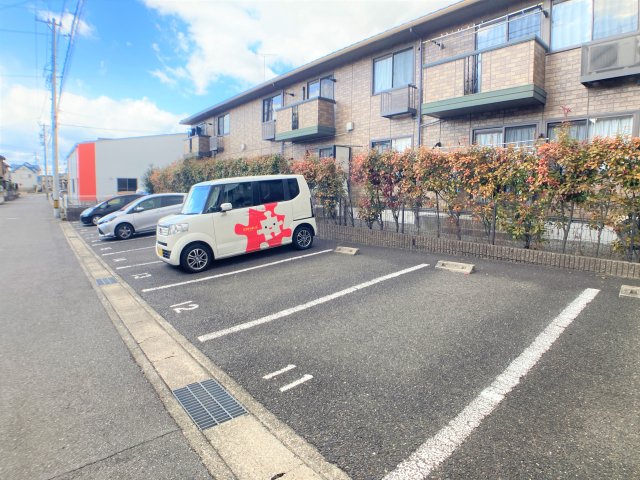 【スカイウェーブBの駐車場】