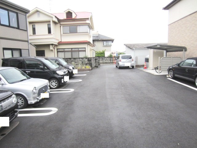 【泉南郡岬町淡輪のアパートの駐車場】