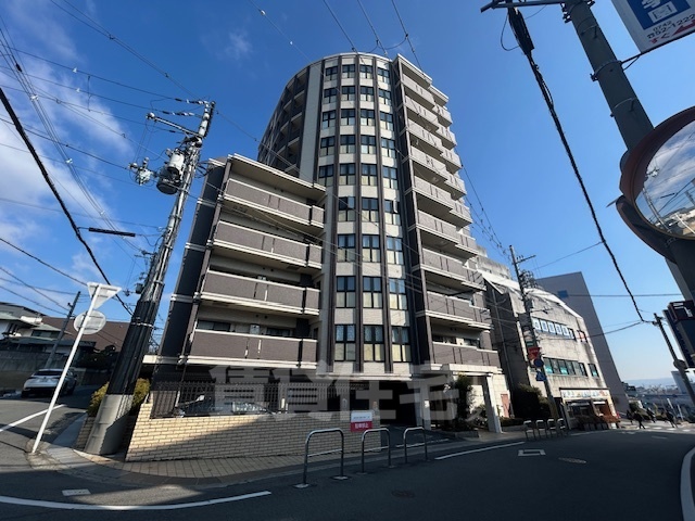 奈良市学園北のマンションの建物外観