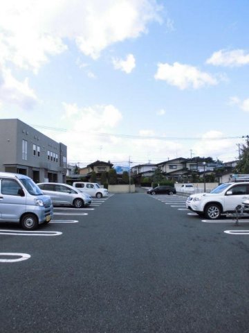 【盛岡市緑が丘4丁目築15年の駐車場】