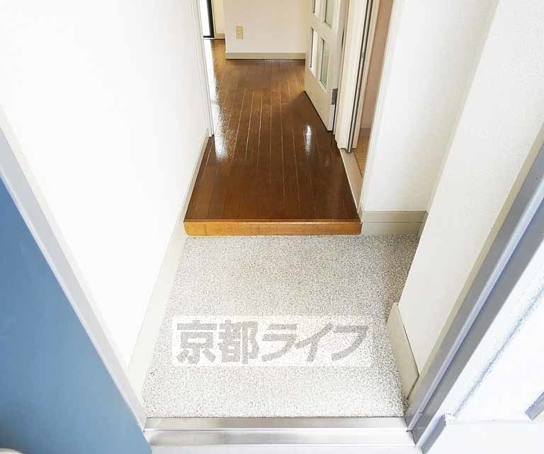 【京都市伏見区深草仙石屋敷町のマンションの玄関】