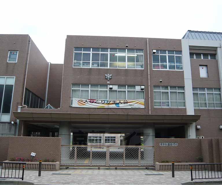 【京都市伏見区深草仙石屋敷町のマンションの中学校】