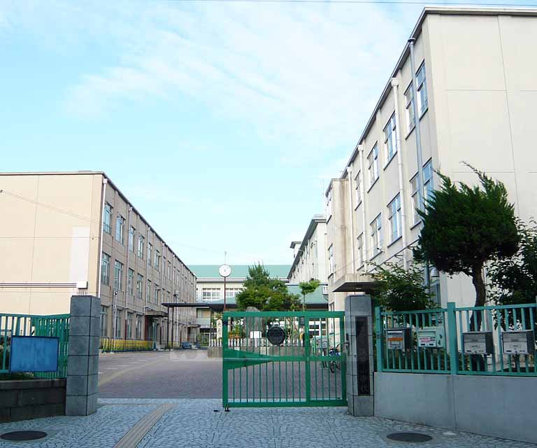 【京都市伏見区深草仙石屋敷町のマンションの小学校】