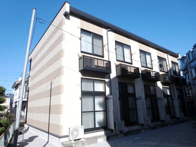 川崎市多摩区菅北浦のアパートの建物外観