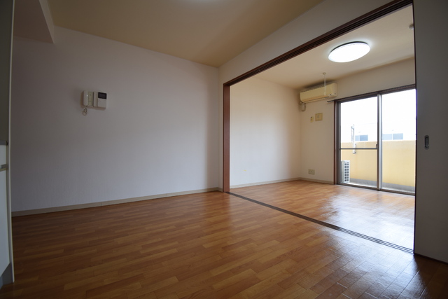 居室・リビング　７．９帖のダイニングキッチンです★