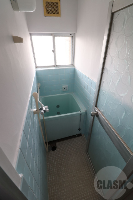 バス・シャワールーム　窓も大きく換気できます