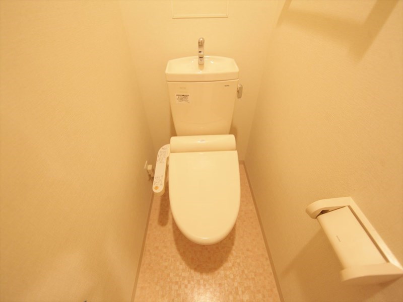 トイレ　温水洗浄暖房便座付トイレ