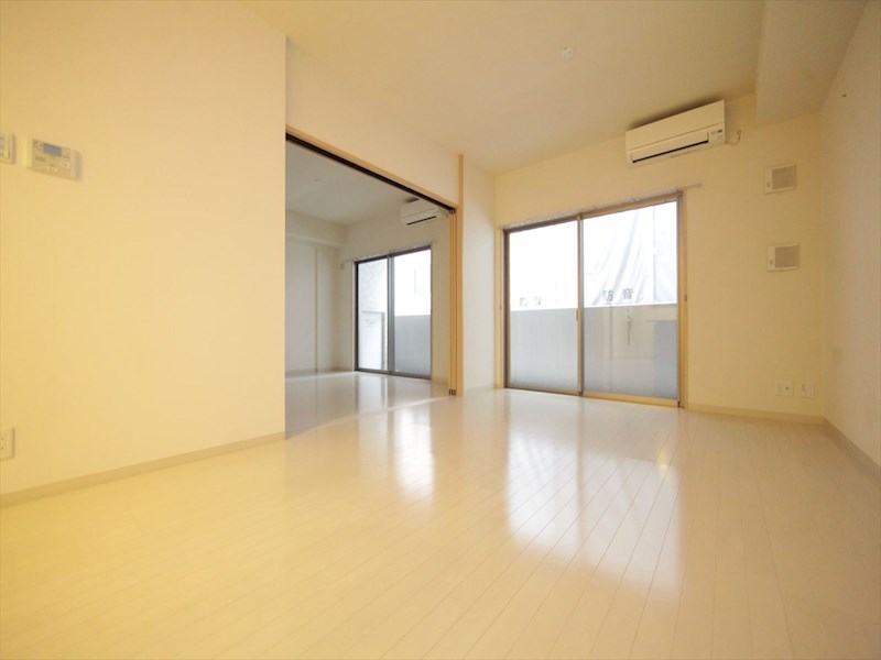 居室・リビング　ＬＤＫ14.5帖　洋室7.2帖　つなげても仕切っても使えます