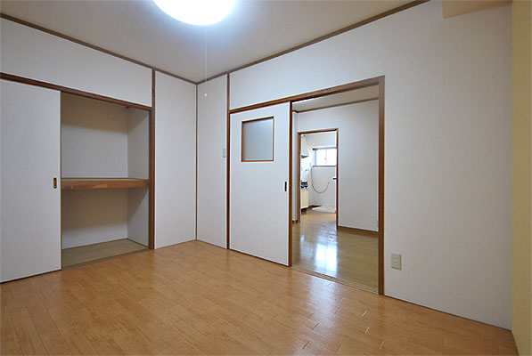 居室・リビング　朝日マンション ※同タイプの室内写真です。