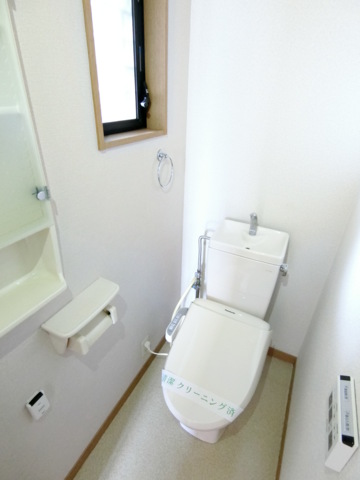 トイレ　ウォシュレット付独立式トイレ