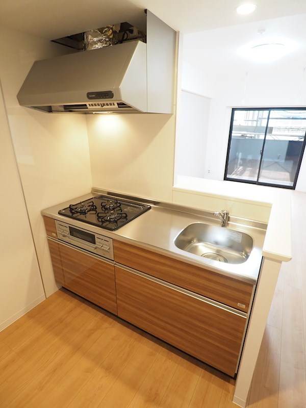キッチン　３口コンログリル付き
