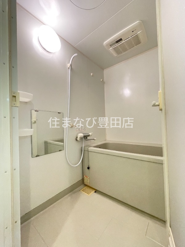 バス・シャワールーム　別部屋写真（反転タイプ）