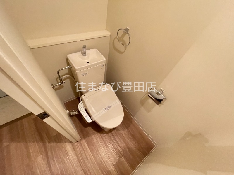 トイレ　別部屋写真（反転タイプ）
