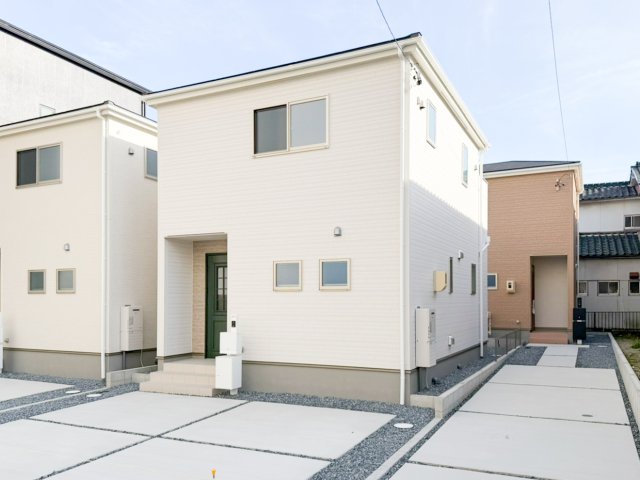 建物外観　新築で外観もきれいです！