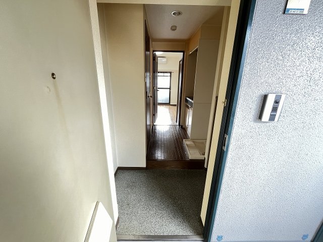 玄関　収納もある玄関です