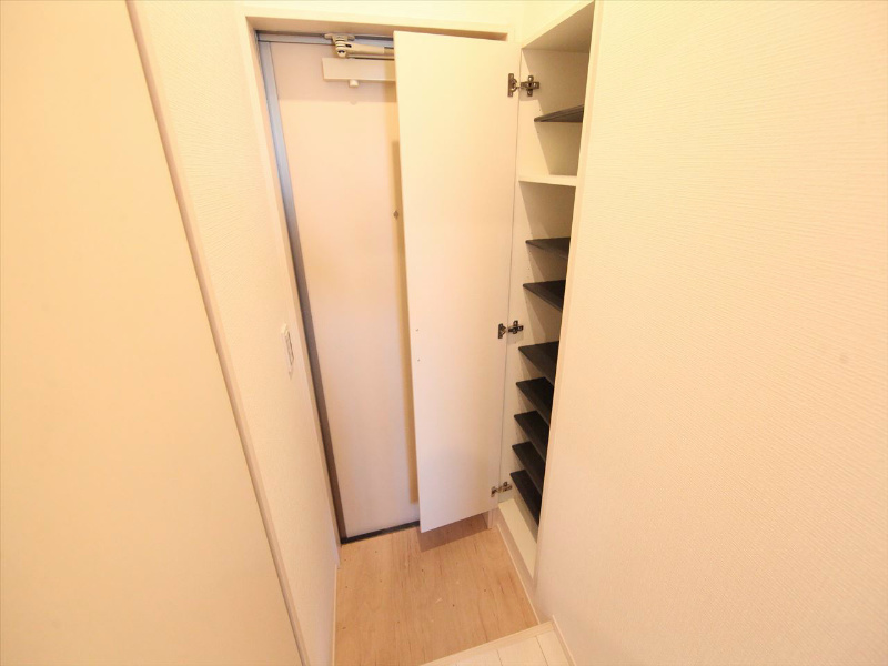 玄関　玄関　シューズボックス付（収納充実）　イメージ画像