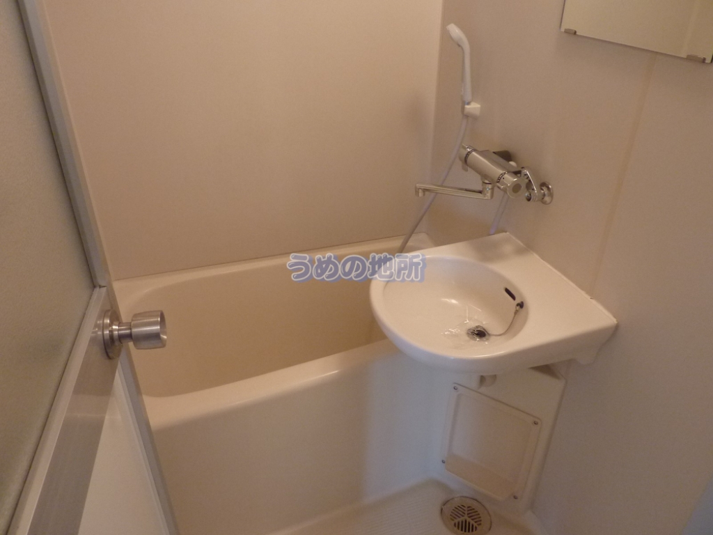 バス・シャワールーム　P1520484ロゴ圧縮済