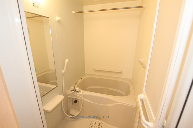 バス・シャワールーム　コンパクトで使いやすいお風呂です サンリットスクエアB棟　1