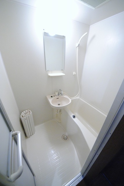 バス・シャワールーム　写真は２０３号室（１Ｋタイプ）