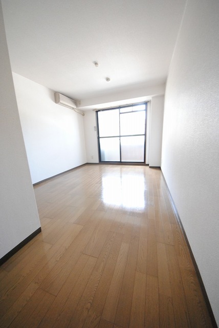 居室・リビング　写真は２０３号室（１Ｋタイプ）