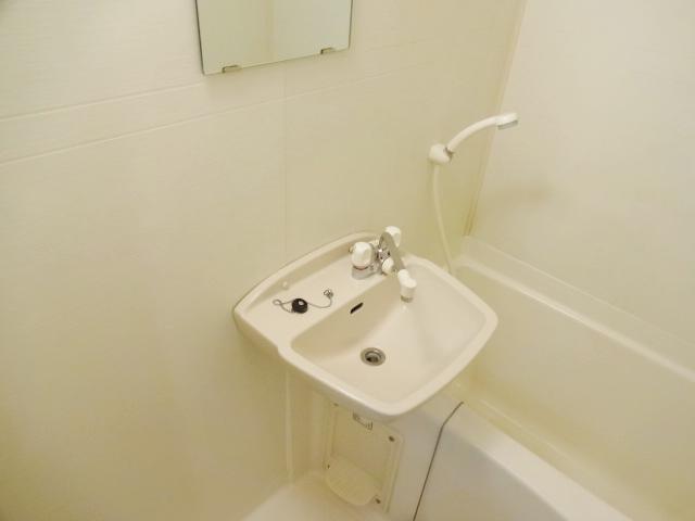 バス・シャワールーム　トイレとお風呂は別です。
